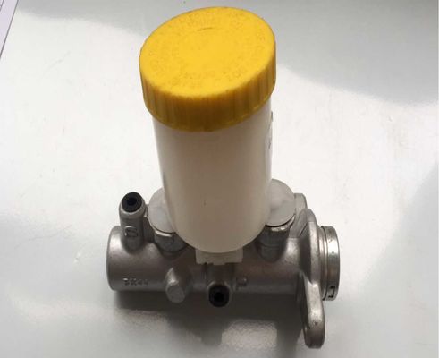 OEM 46010-25g00 Cylinder ASSY OEM # 46010-25G00 Brake Master Cylinder 46010-25G00 Pasuje do PICK UP (D21) 2.4 2.5 2.7 4WD Brake Master Cylinder Pump 46010-25G00 Dla Nissan Navara Pickup 1986-2008