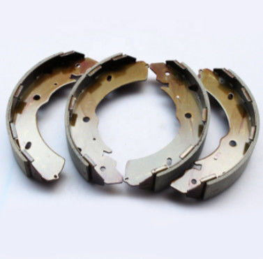 Isuzu D-Max Mitsubishi L200 buty hamulcowe 4600A447 8-97947-802-0